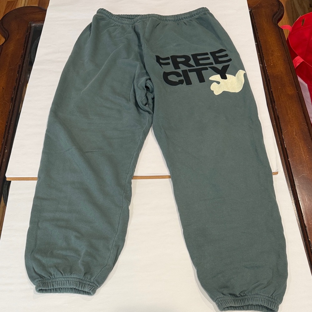 Freecity Olive Joggers with Logo